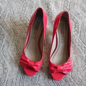 Ellen Tracy Coral Bow Heels